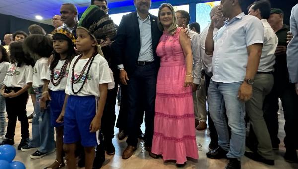 Prefeita Nega e equipe da Secretaria Municipal de Educação, participa do lançamento do Programa “Alfabetiza Mais Tocantins”