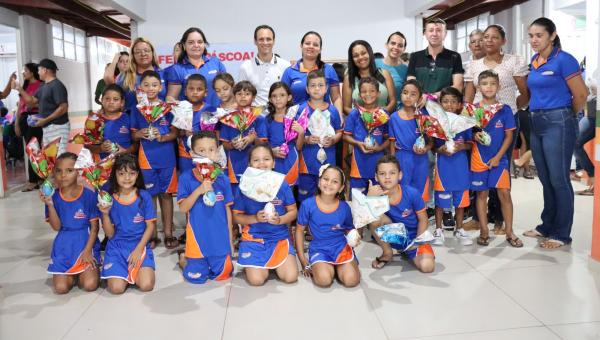 Prefeitura de Goianorte valoriza estudantes com entrega de uniformes e ovos de páscoa