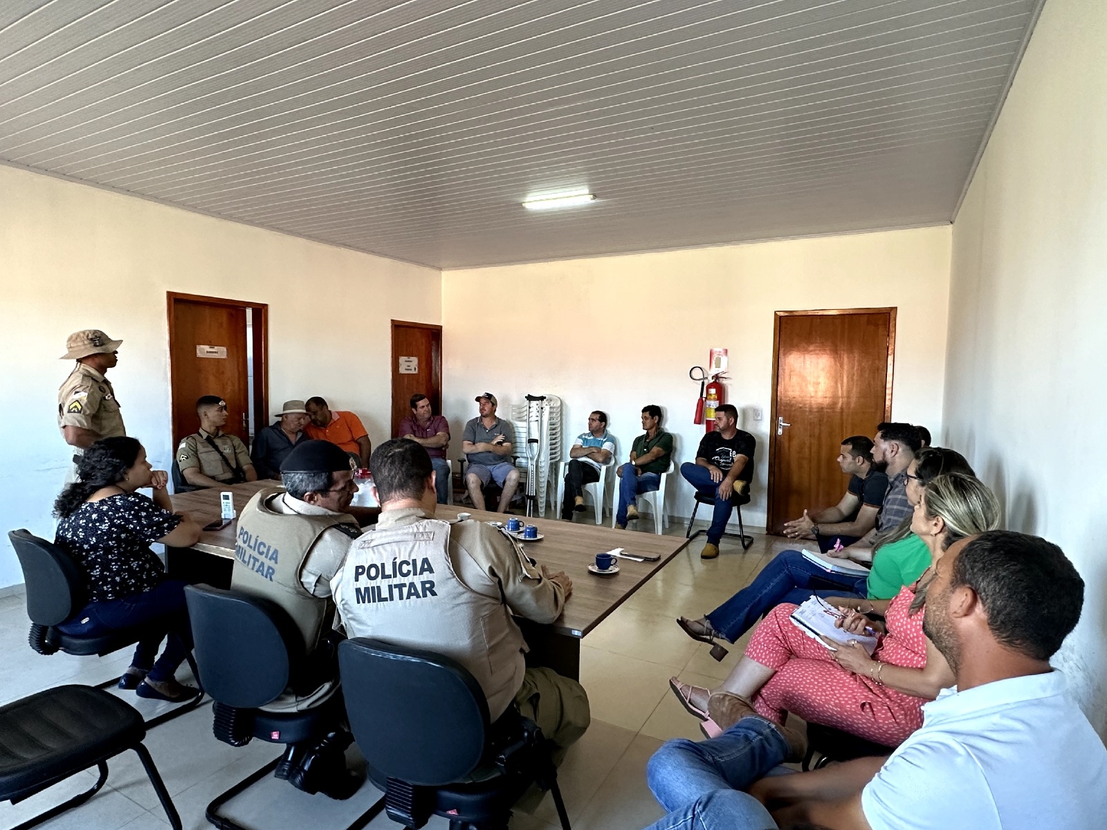 Prefeita Nega, Patrulha Rural da Polícia Militar e proprietários rurais discutem segurança do campo em Goianorte
