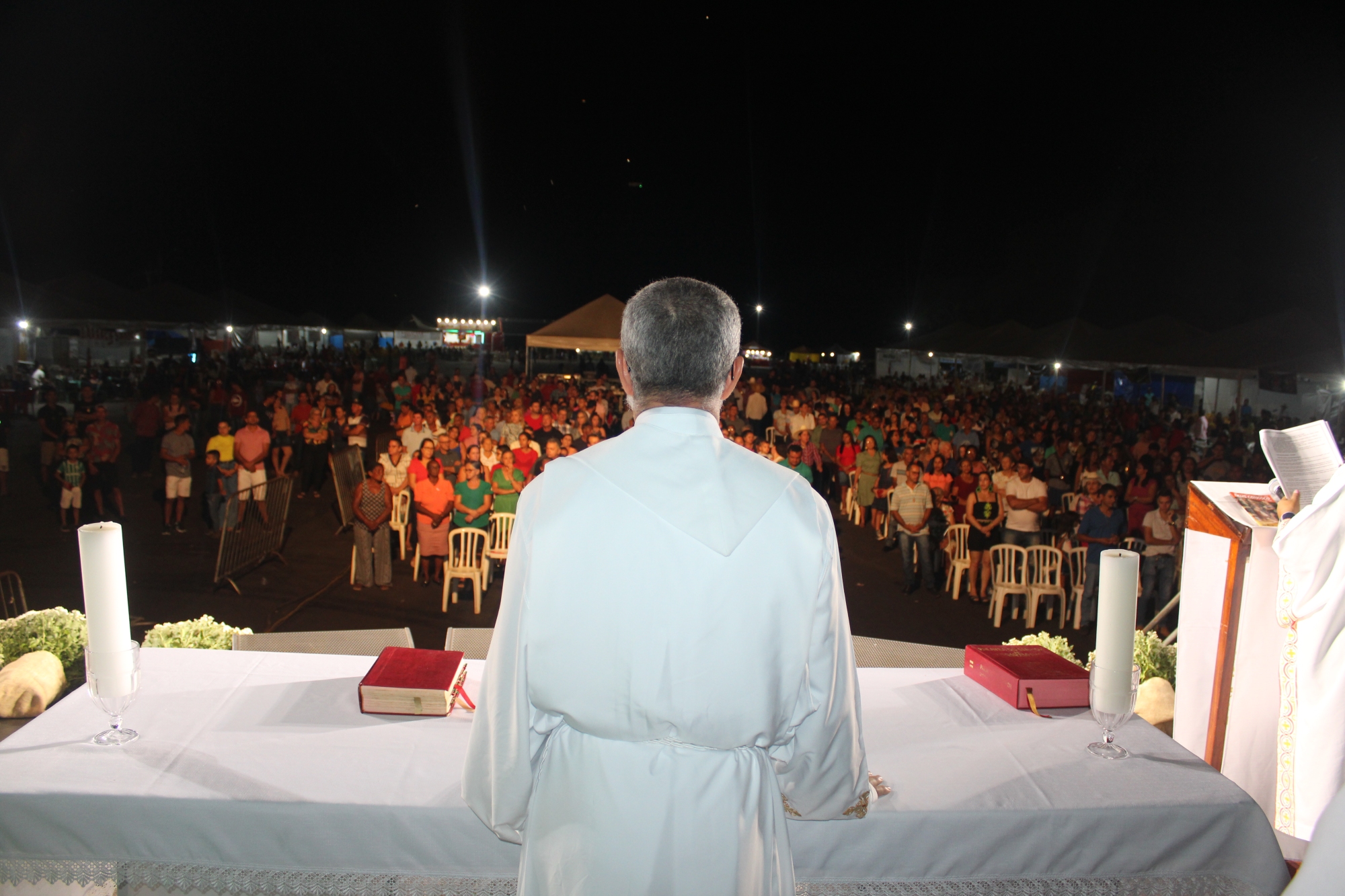 Primeiro dia de festa de aniversário de Goianorte atrai milhares de pessoas com a missa sertaneja e desfile da "Garota Country"