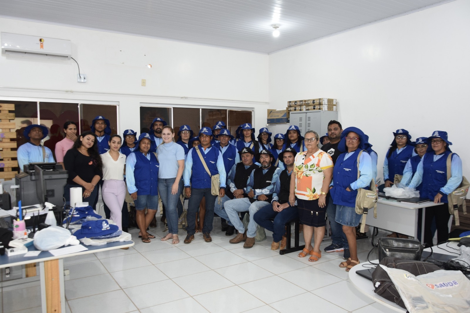 Prefeitura de Goianorte, por meio da Secretaria de Saúde, entrega kits de uniformes às equipes da Atenção Primária