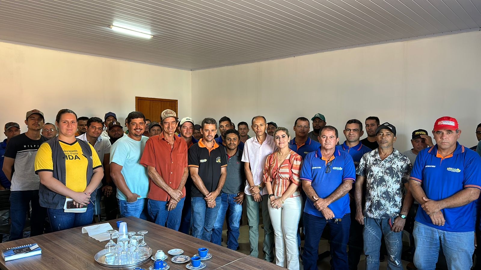 Prefeita Nega realiza reunião de alinhamento de trabalho com a Secretaria de Transportes e Obras