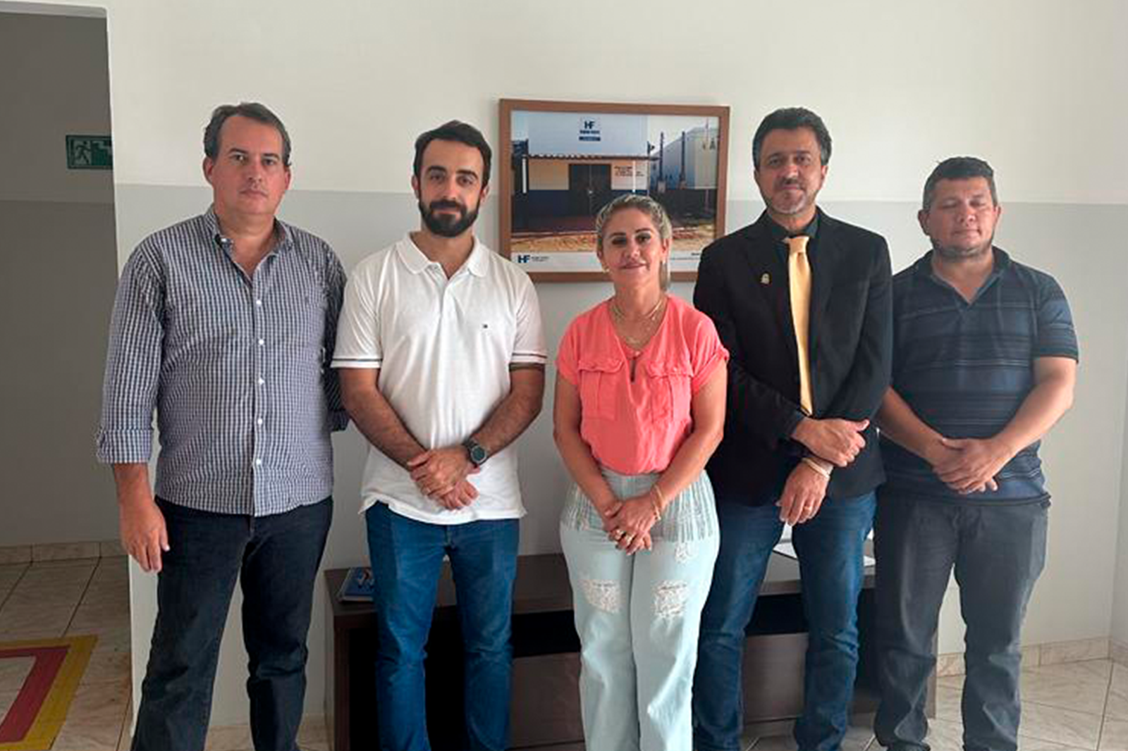 Prefeita Nega, juntamente com Deputado Luciano, se reúne com representantes de concessionárias de água e energia para expansão dos serviços em Goianorte
