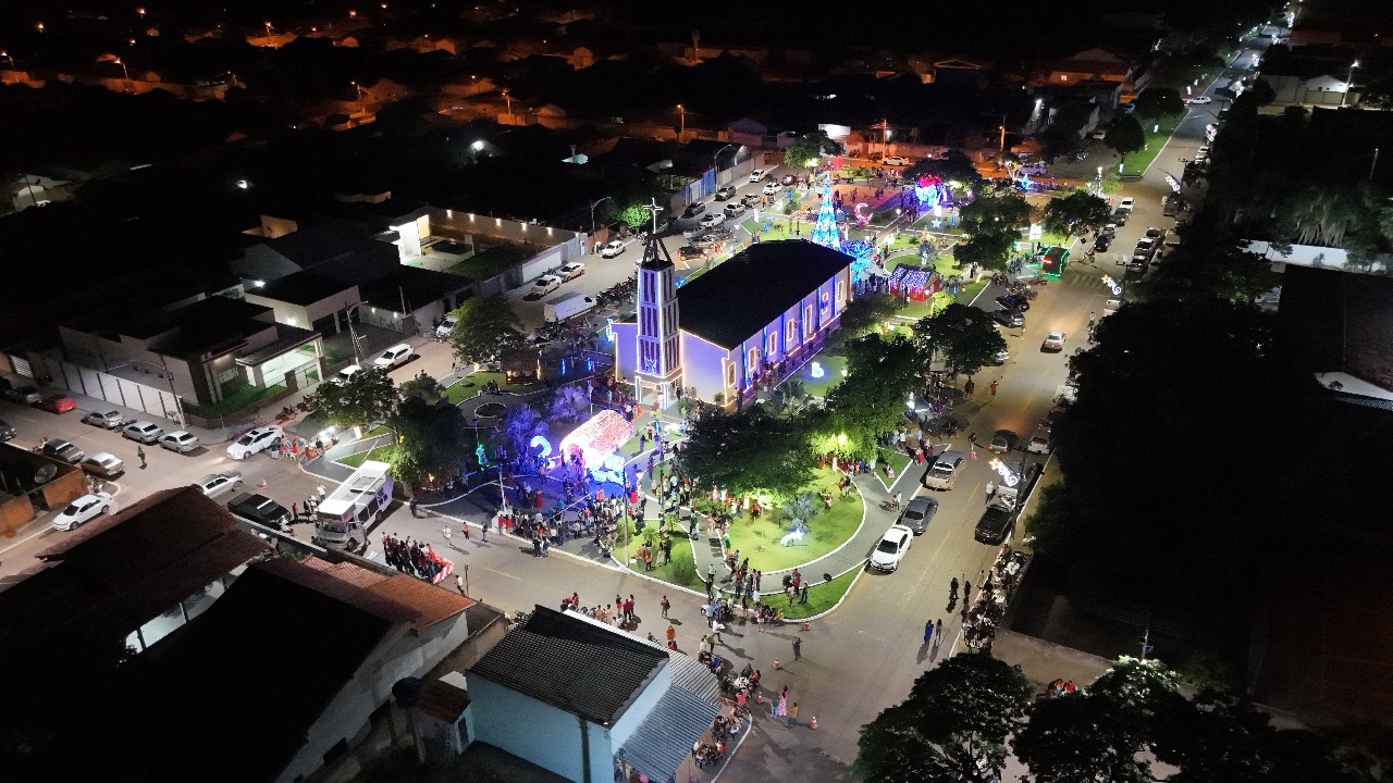Prefeitura de Goianorte inaugura iluminação de natal 2024