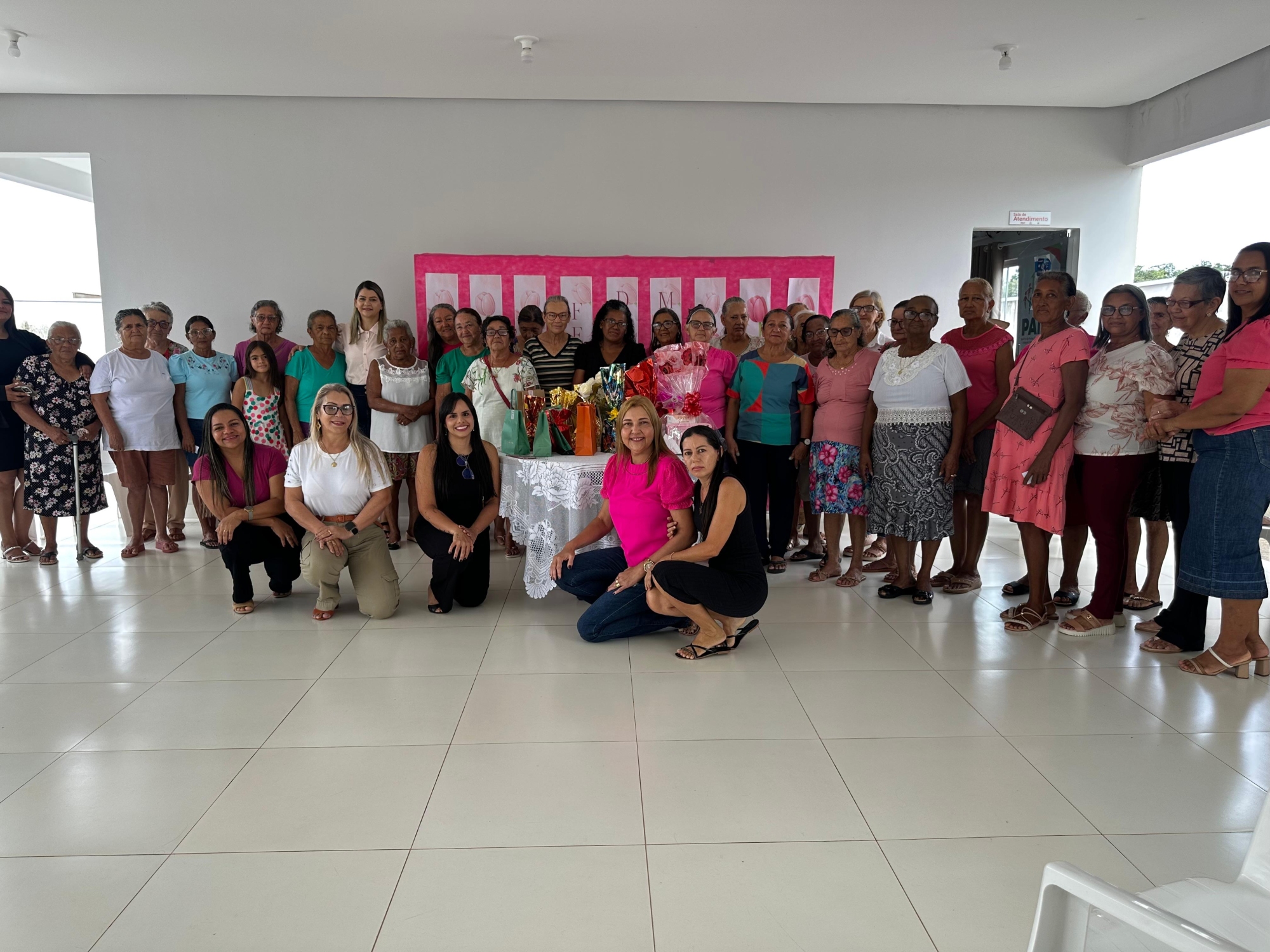 Prefeitura de Goianorte realiza confraternização em homenagem às mulheres do Grupo Melhor Idade