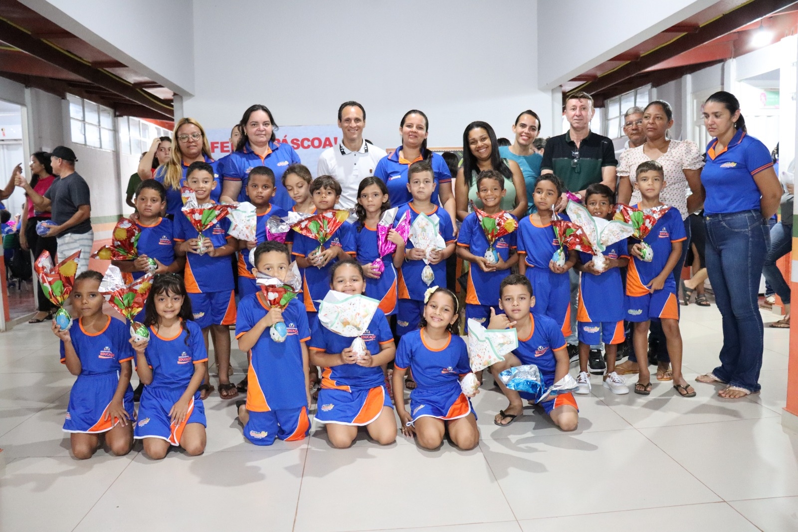 Prefeitura de Goianorte valoriza estudantes com entrega de uniformes e ovos de páscoa